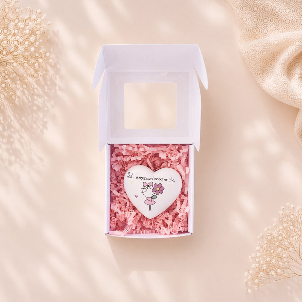 Pedagógus ajándék - személyre szabható kis szív díszdobozban