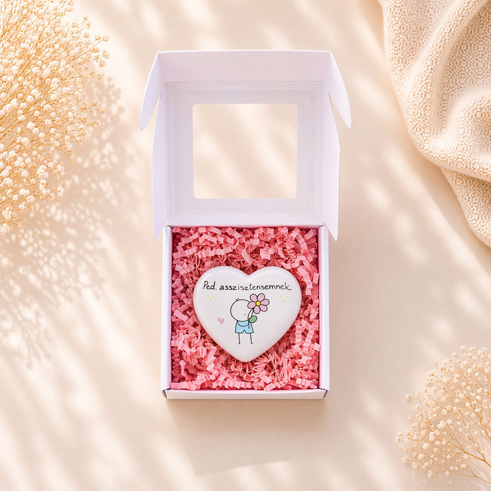 Pedagógus ajándék - személyre szabható kis szív díszdobozban