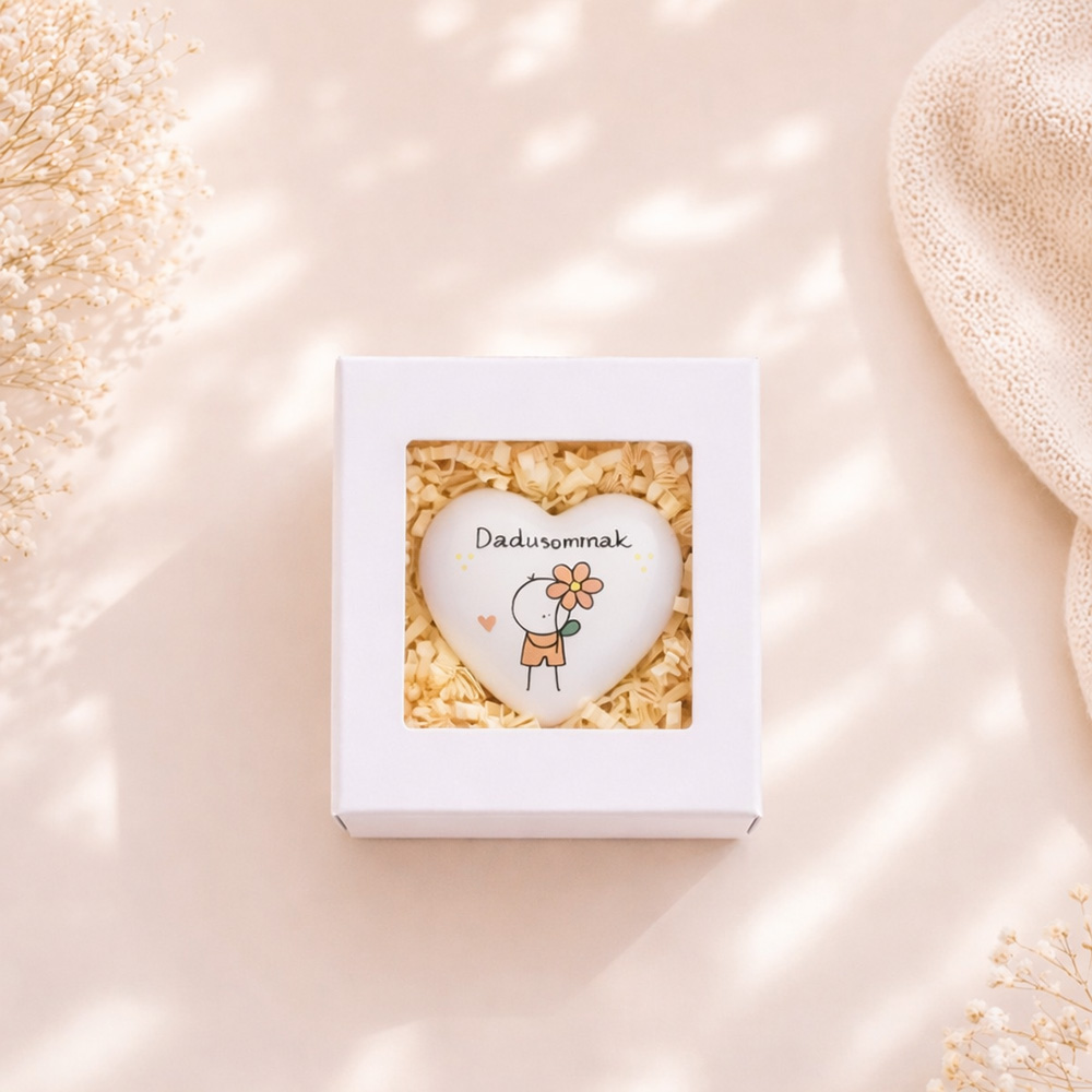 Pedagógus ajándék - személyre szabható kis szív díszdobozban