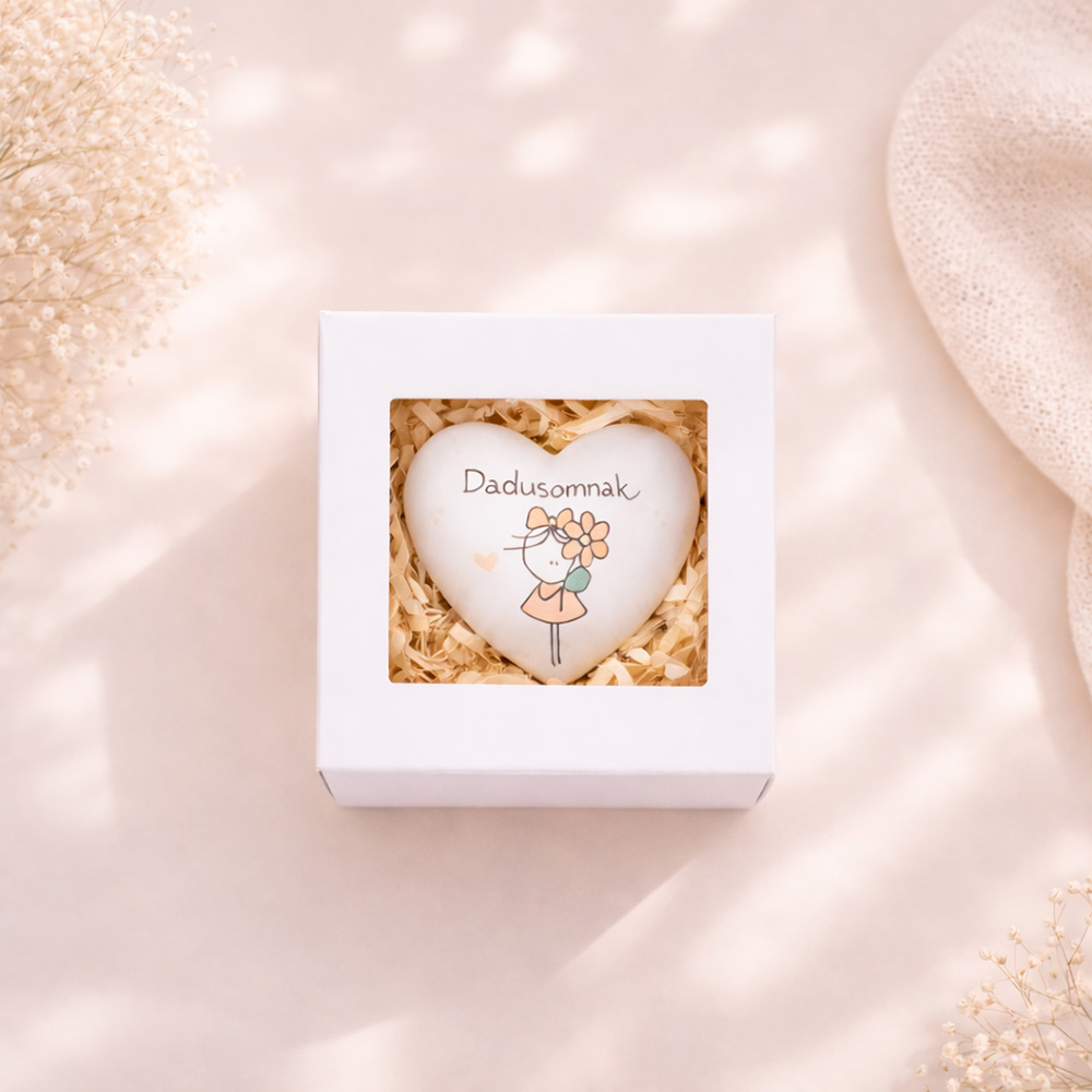 Pedagógus ajándék - személyre szabható kis szív díszdobozban