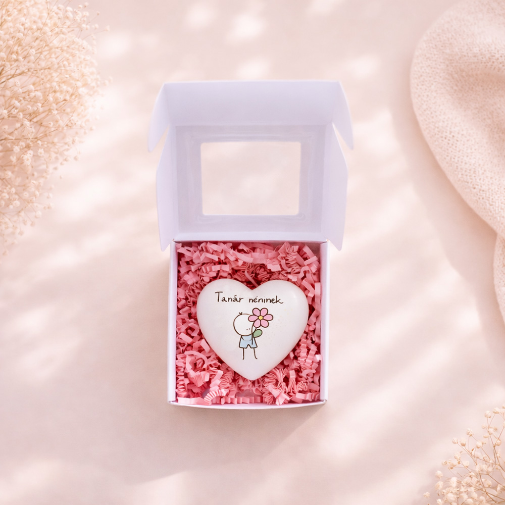 Pedagógus ajándék - személyre szabható kis szív díszdobozban