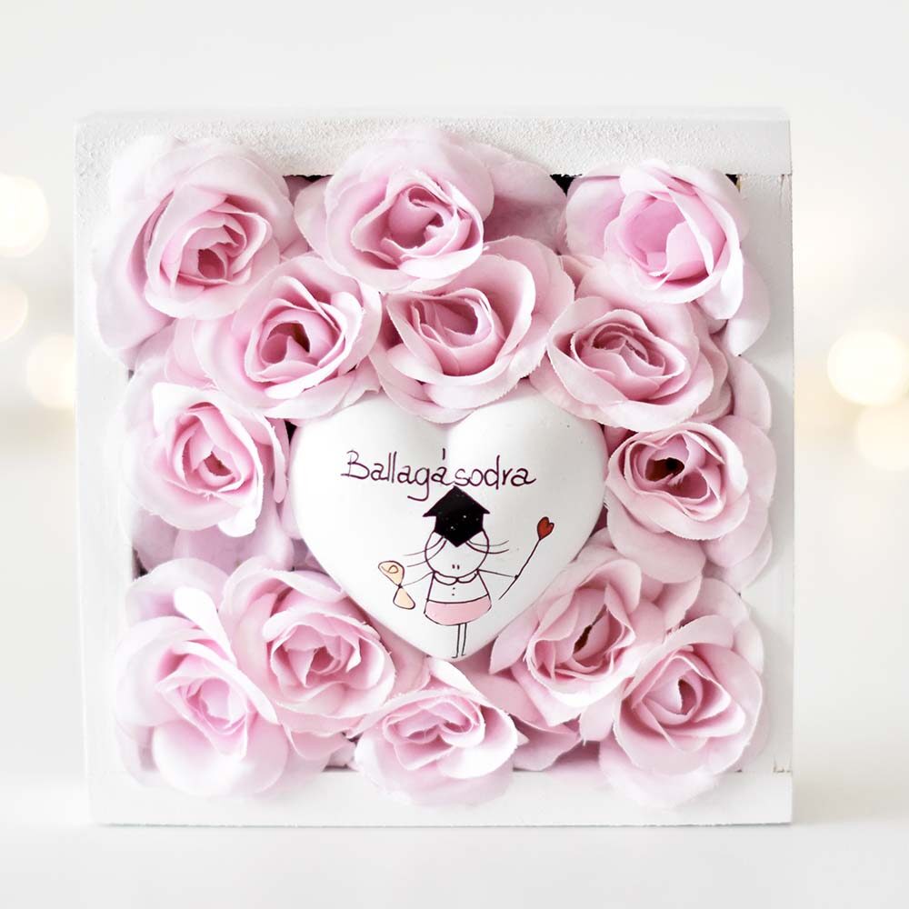 Ballagási ajándék lányoknak – rózsás fadoboz
