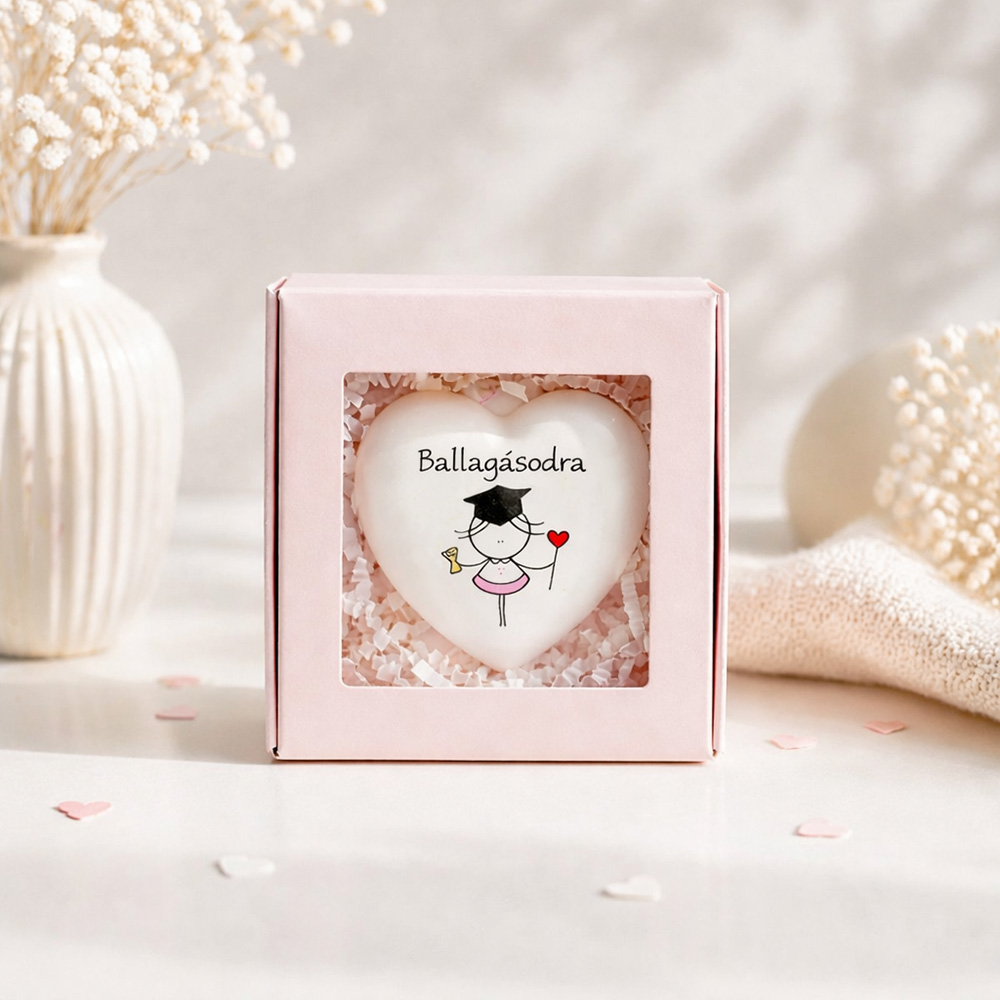 Ballagási ajándék - egyedi szív díszdobozban