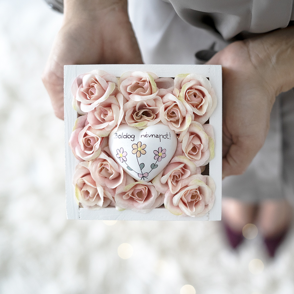 Rózsa box szülinapra, névnapra - barack színű rózsa