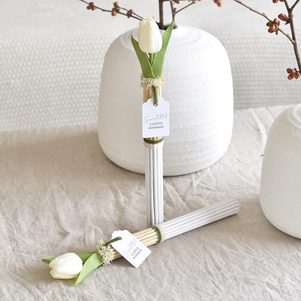 Pedagógus ajándék – rattan pálcás tulipán fehér színű