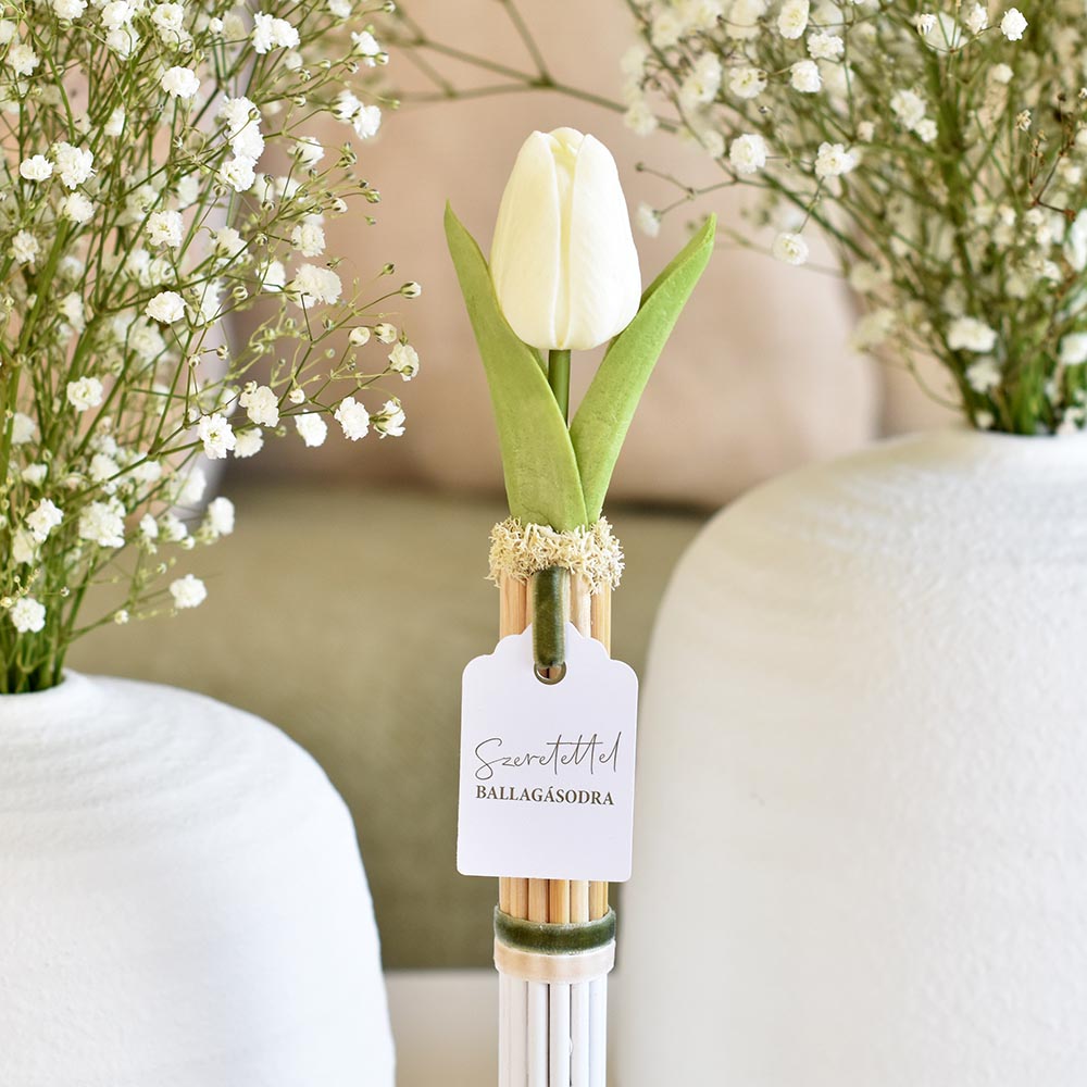 Ballagási ajándék – rattan pálcás tulipán fehér színű
