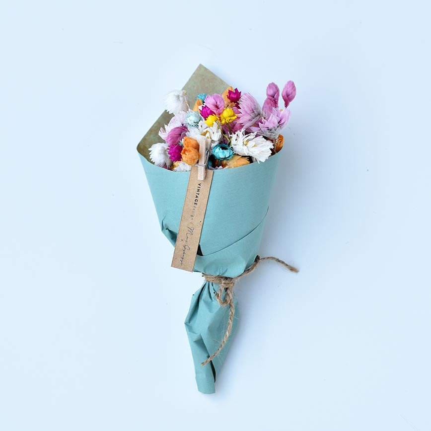 Egyedileg kérhető írható váza – virággal