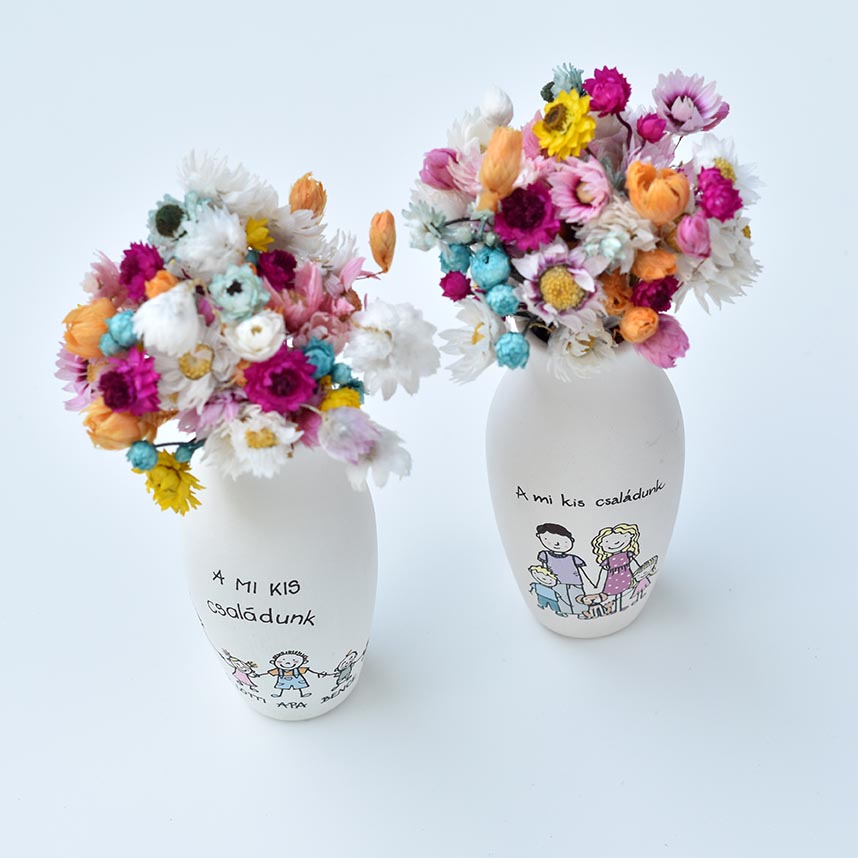 Egyedileg kérhető írható váza – virággal