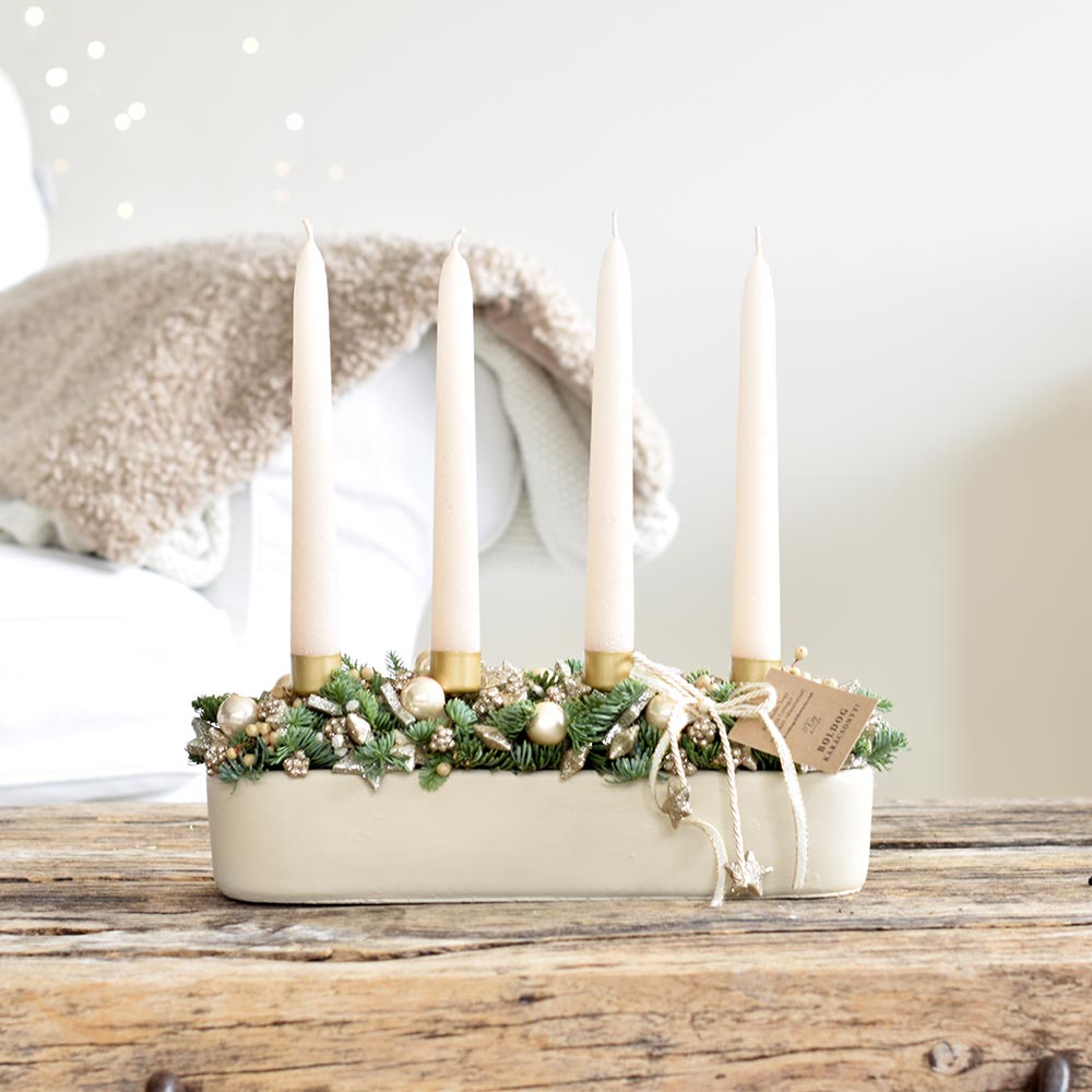 Adventi asztaldísz bézs színben