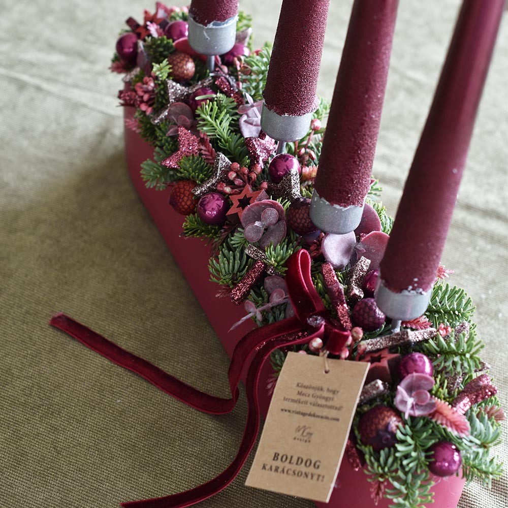 Adventi asztaldísz bordó színben