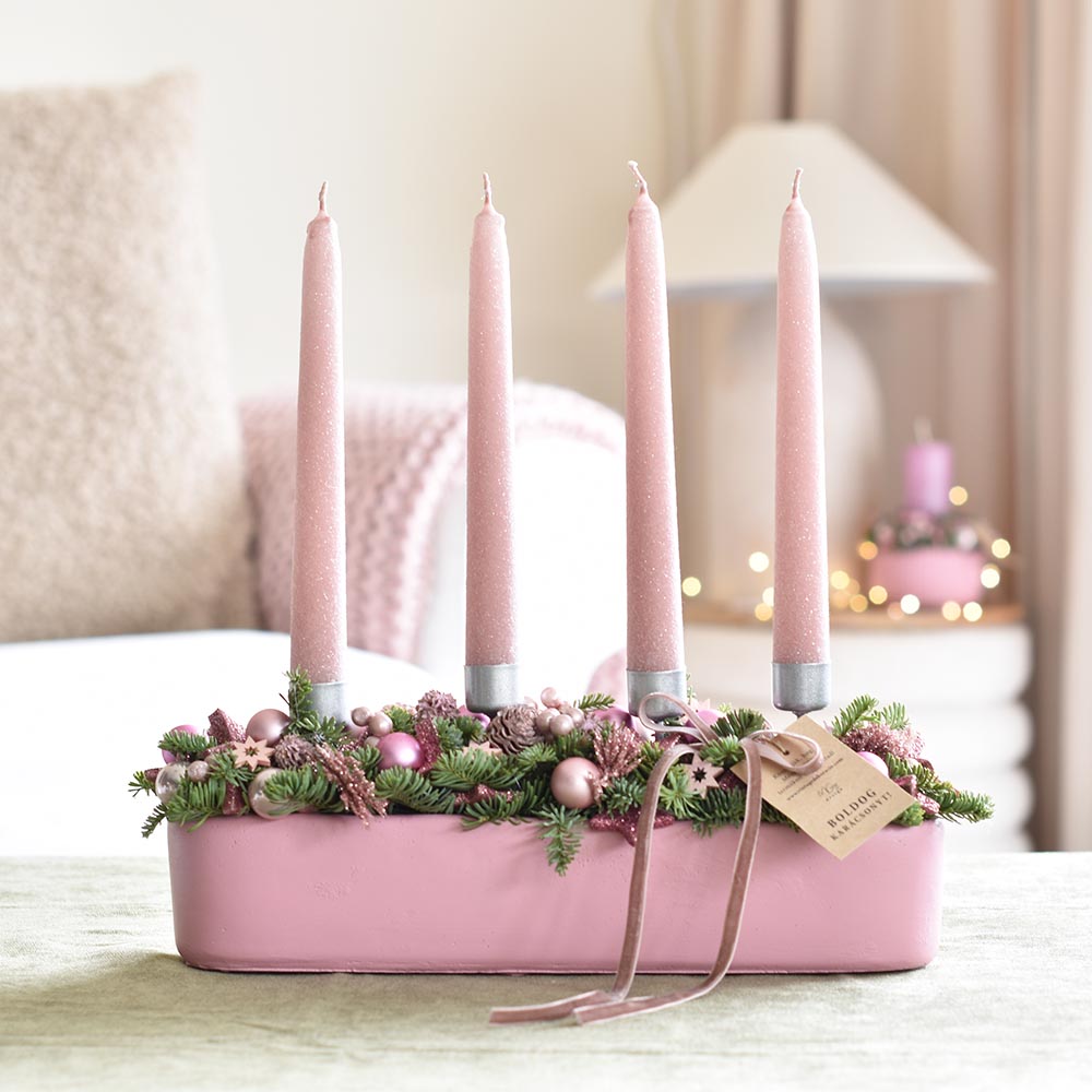 Adventi asztaldísz púderrózsaszín színben