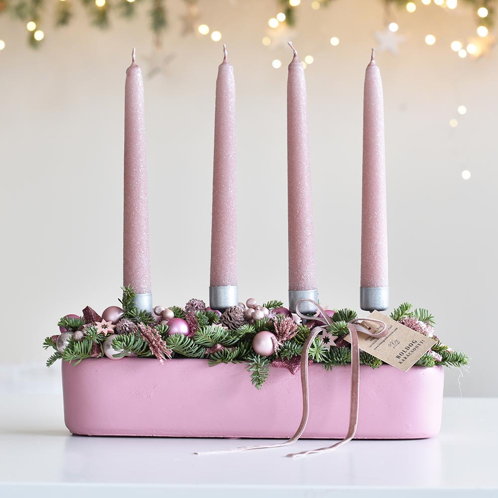 Adventi asztaldísz púderrózsaszín színben