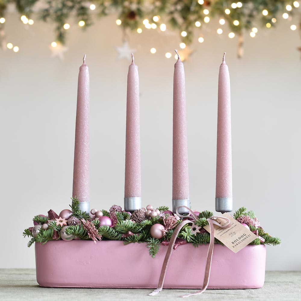 Adventi asztaldísz púderrózsaszín színben