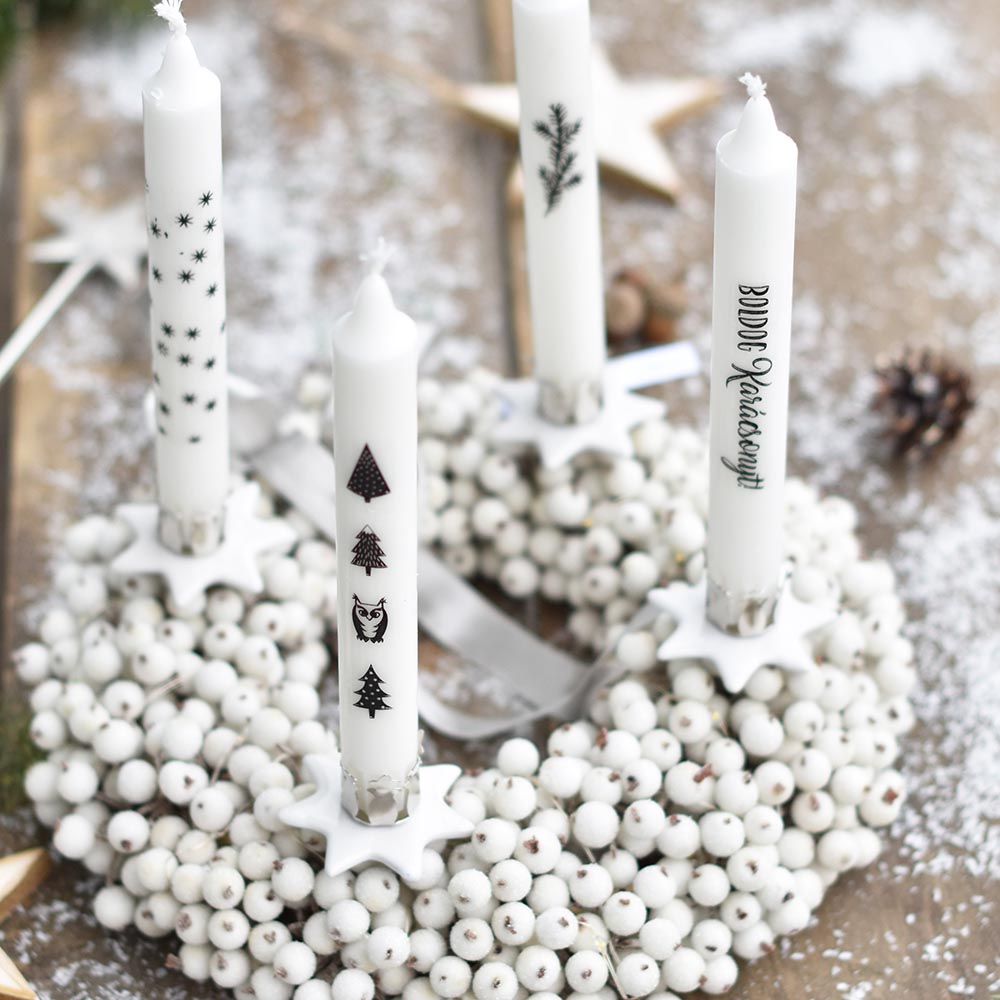 Fehér adventi asztaldísz