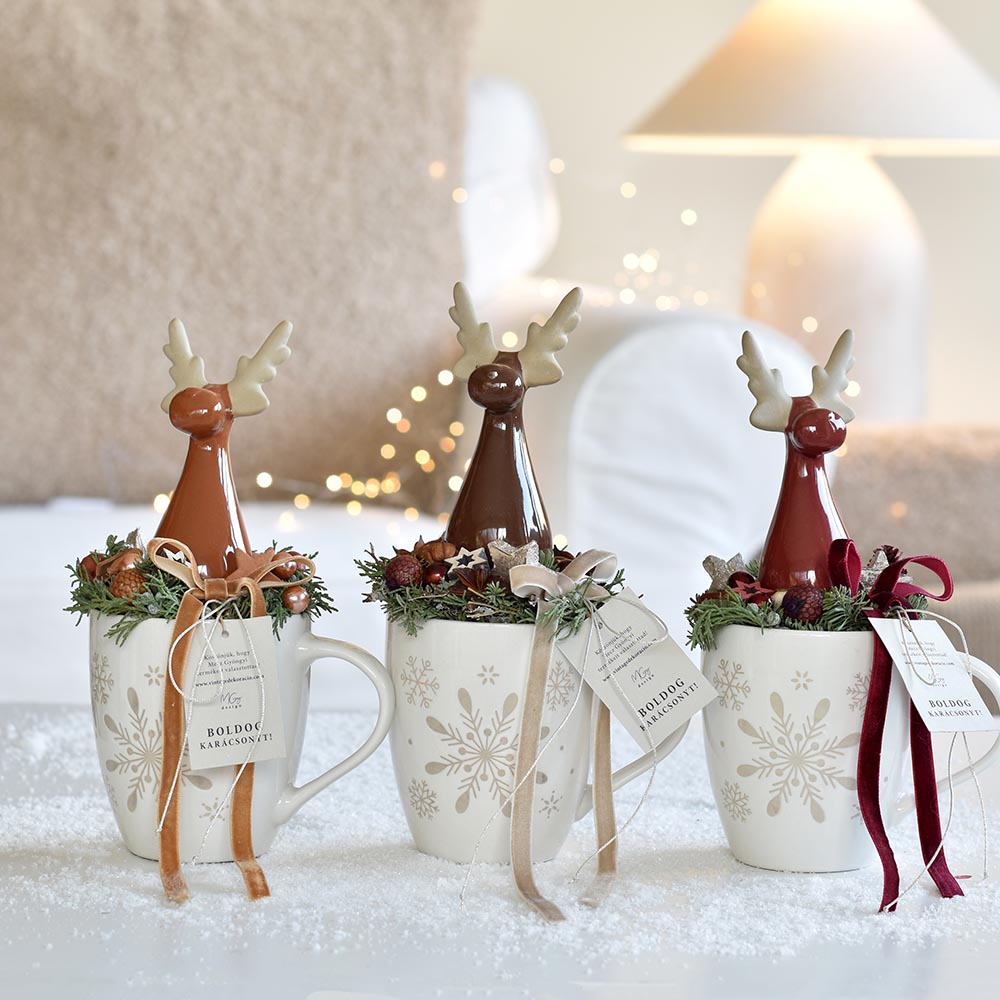 Karácsonyi ajándék bögre - szarvas figurával