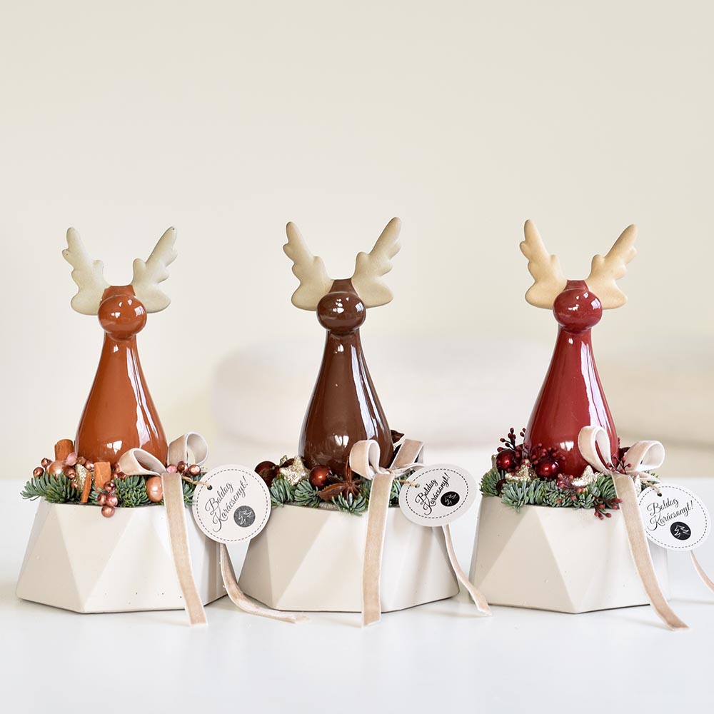 Karácsonyi ajándék - szarvas figurával