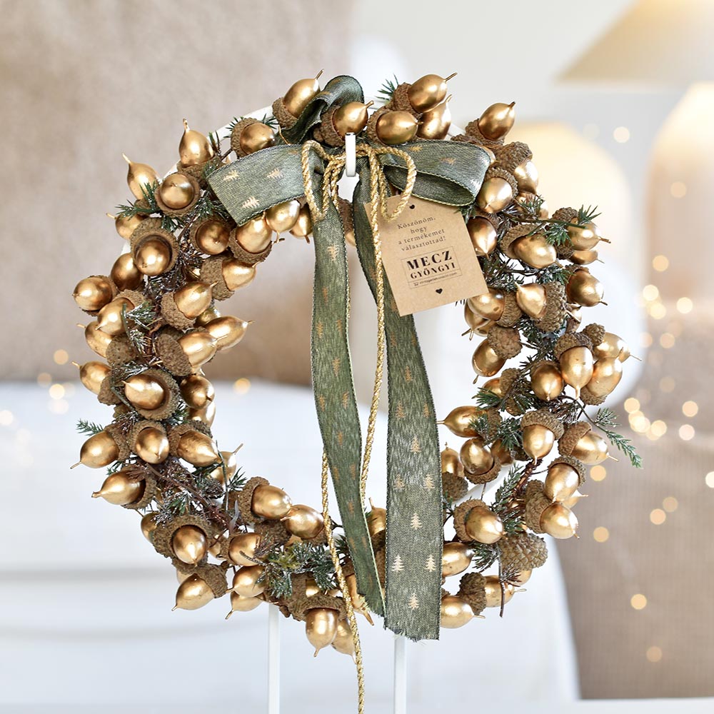 Karácsonyi ajtódísz arany makkokból