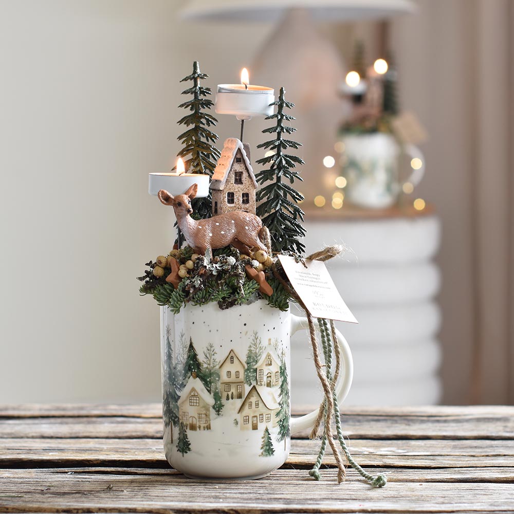 Karácsonyi asztaldísz - bögrés dekoráció őzikével