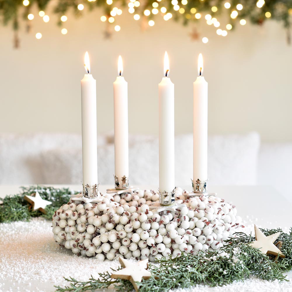 Fehér adventi asztaldísz