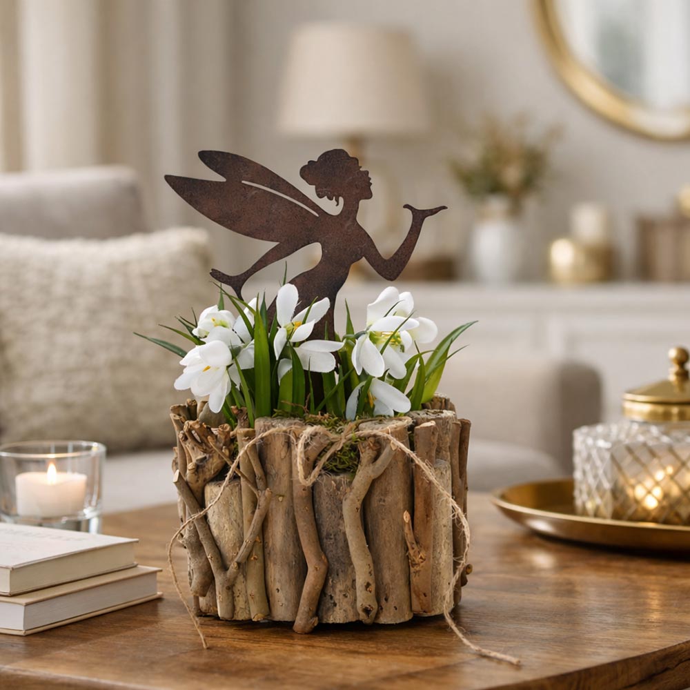 Tavaszi asztaldísz hóvirággal - természetes fa kaspóban