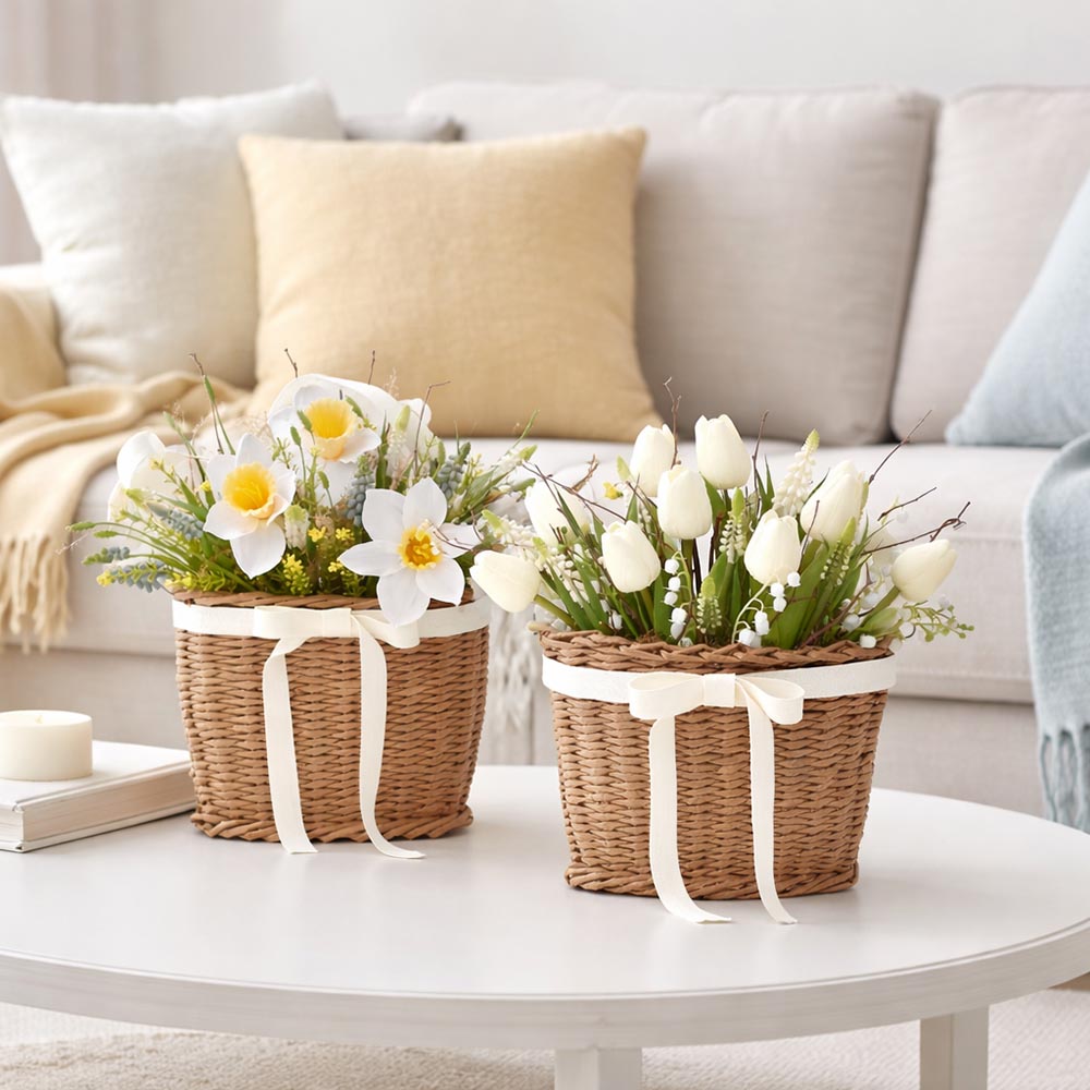 Fonott kosár tulipánnal és gyöngyvirággal