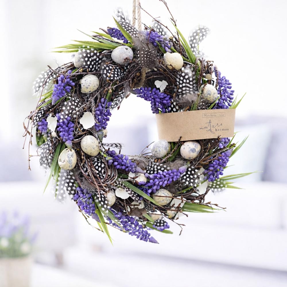 Tavaszi koszorú mű fürtös gyöngyikével és fürjtojásokkal