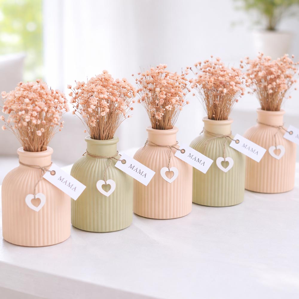 Mamáknak ajándék- szárazvirág bordázott vázában