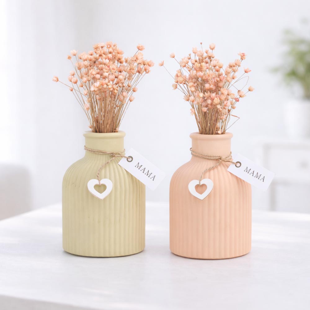 Alternative view of Mamáknak ajándék- szárazvirág bordázott vázában