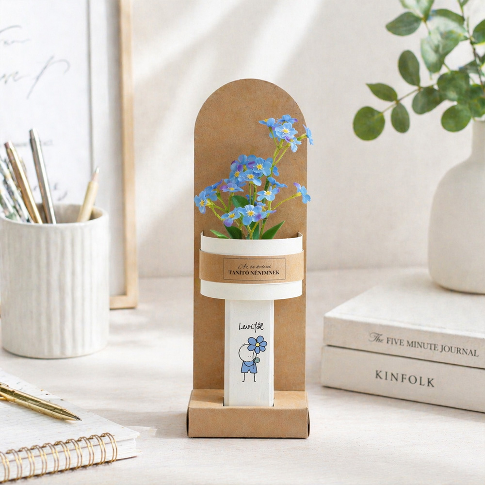 Ajándék pedagógusoknak - fa virágtartó egyedi rajzzal