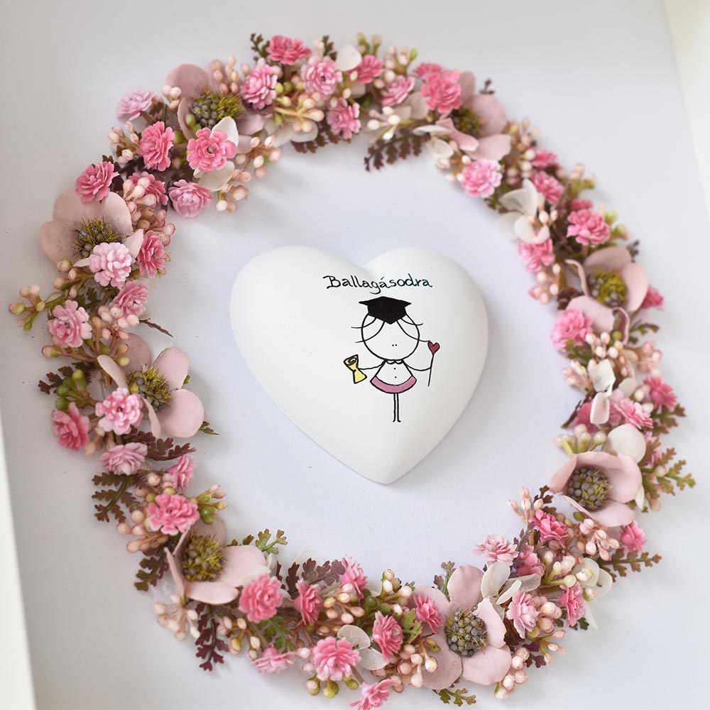 Ballagási ajándék lányoknak - egyedi virágkoszorús kép