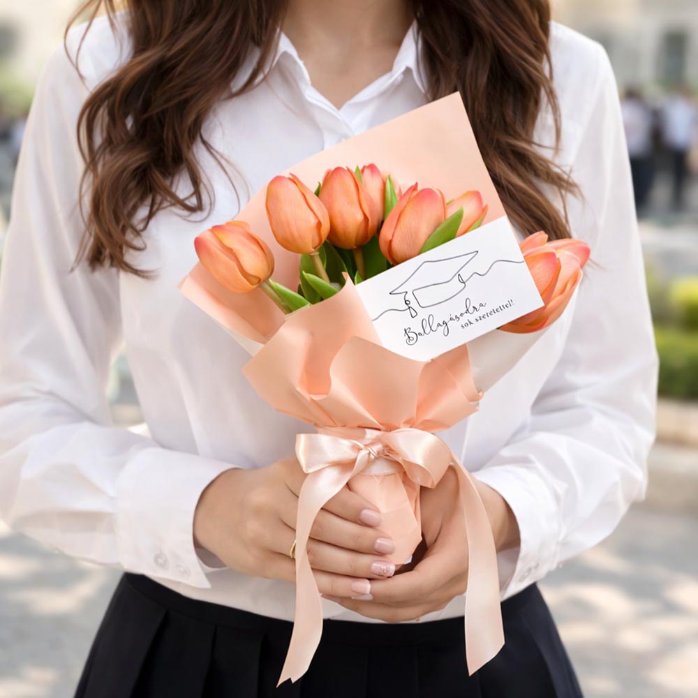 Ballagási virágcsokor barack tulipánnal