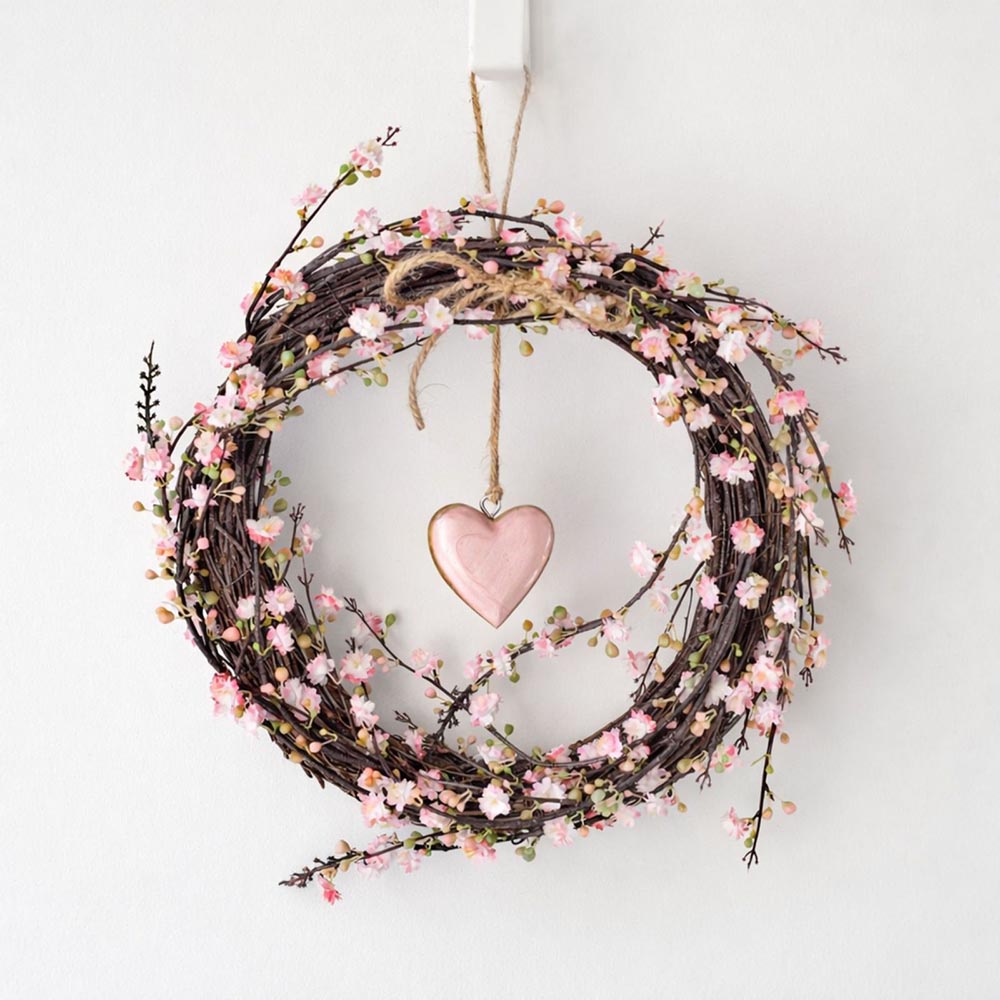 Alternative view of Dekoratív ajtókoszorú rózsaszín virágokkal és szívvel