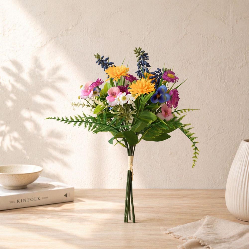 Élethű színes művirág csokor otthoni dekorációhoz