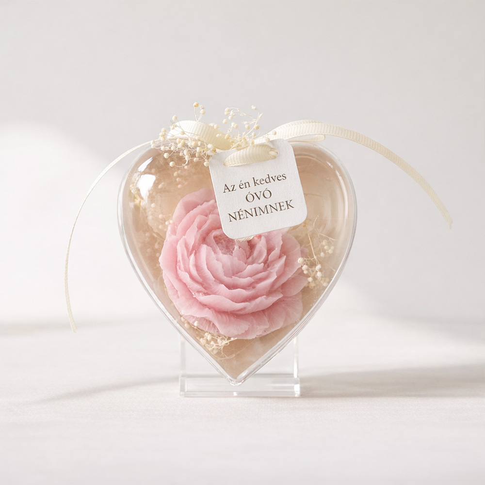 Pedagógus ajándék - paeonia gyertya szív alakú dobozban