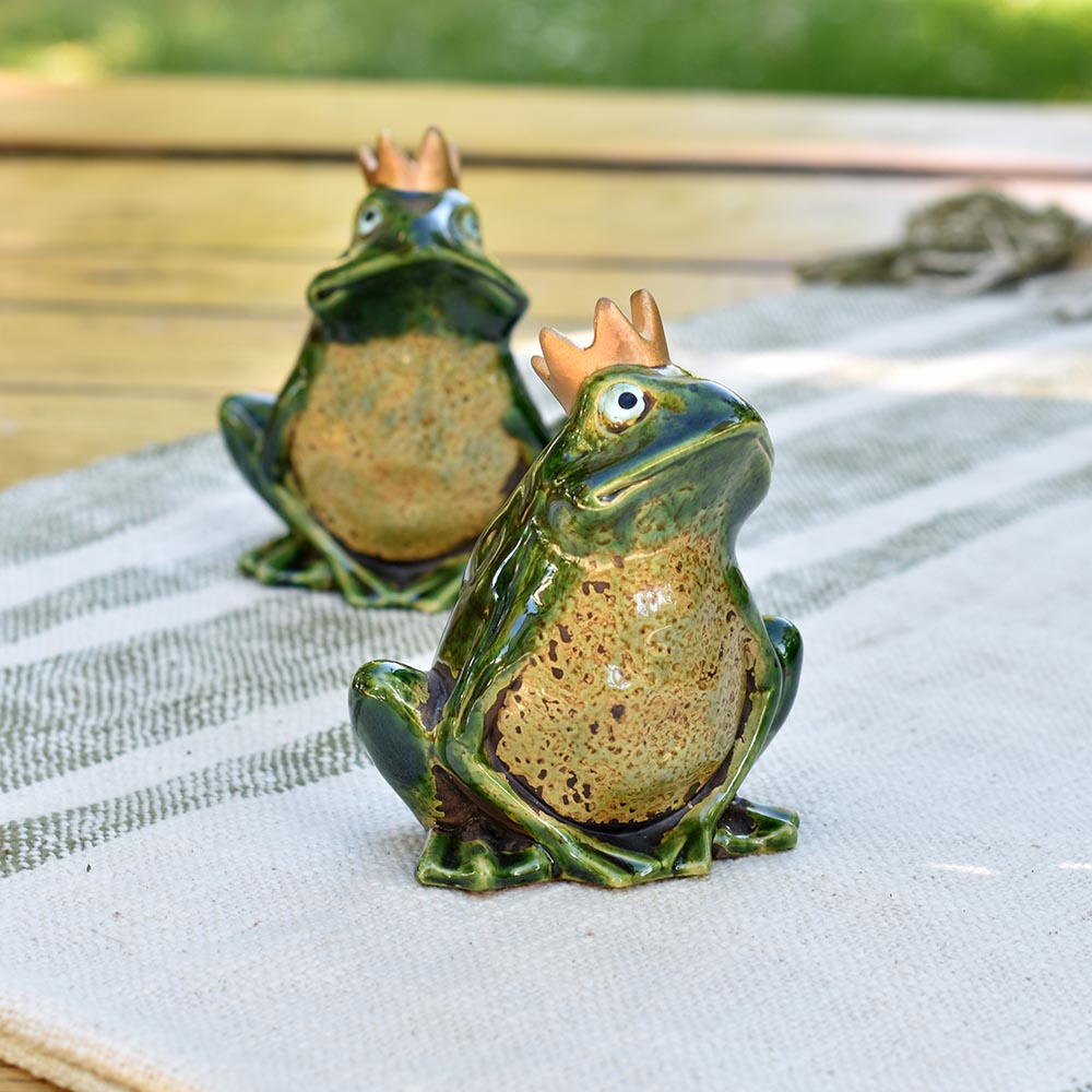 Koronás béka figura - vidám kerti és lakásdekor - Image 3